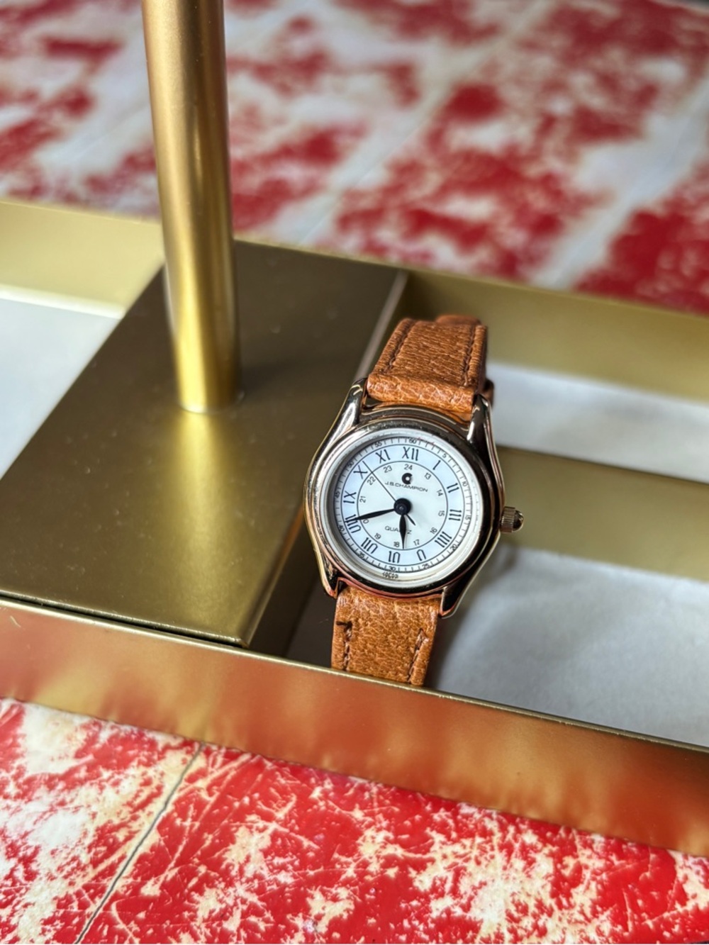 Ladies Elegant Vintage 90s Leather Watch